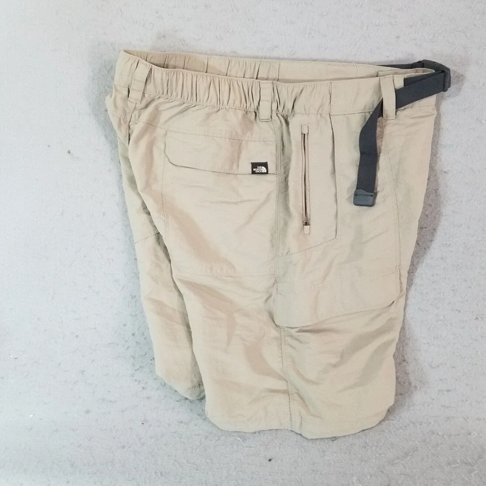 The North Face‎ cargo hiking shorts men's large beige Comfort waist outdoor